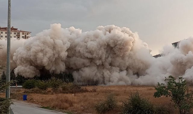 300 kilo patlayıcı ile yıkıldılar  