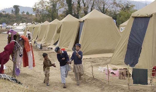 Afetler milyonlarca çocuğu yerinden etti