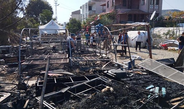 Çadırları yanan depremzedelere destek