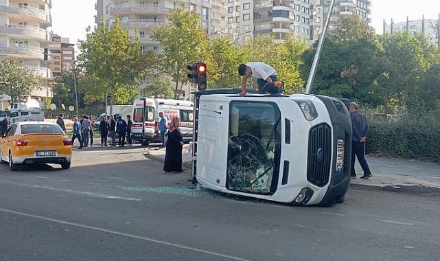 Diyarbakır’da bir çocuk babasının arabasıyla kaza yaptı