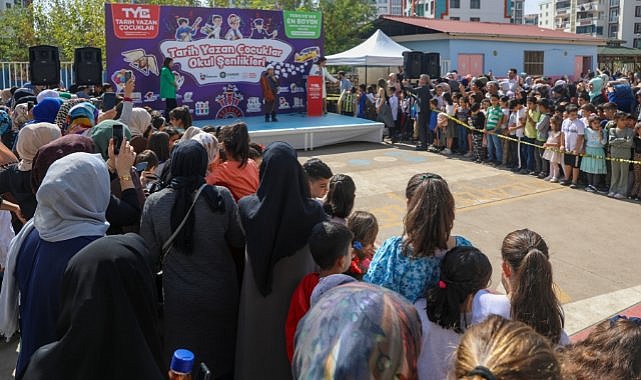 Diyarbakır’da ‘’Tarih Yazan Çocuklar” şenliği başladı