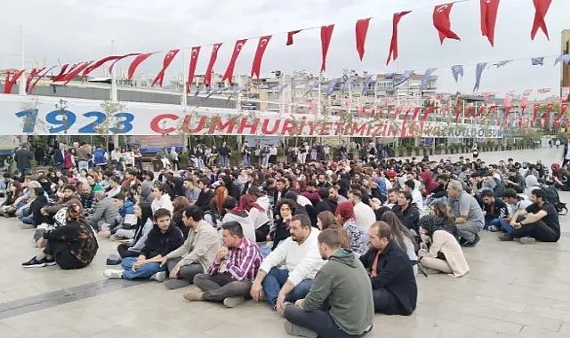 Öğrenciler asansör faciasını protesto etti