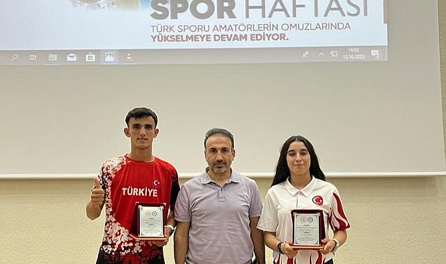 Spor Lisesi'ne çifte ödül