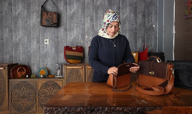 Tasarladığı çantaları Diyarbakır’dan yurt dışına gönderiyor!