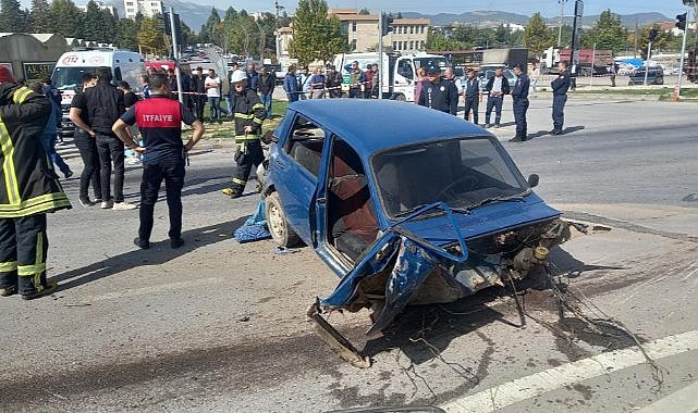 Tır otomobili feci biçti