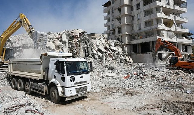 Ağır hasarlı binaların yüzde 55'i yıkıldı