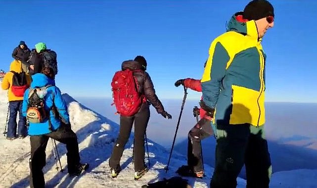 Ağrı Dağı turistleri ağırlamaya devam ediyor