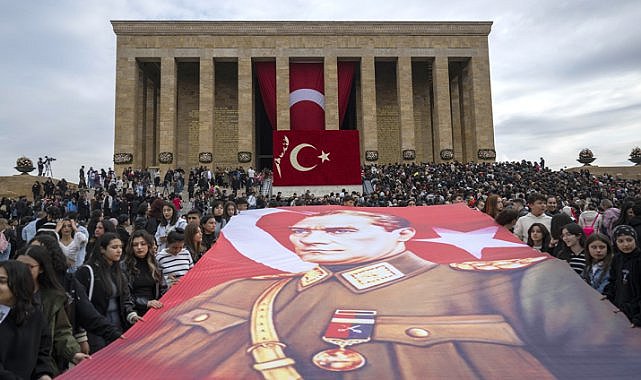 Anıtkabir'e ziyaretçi akını