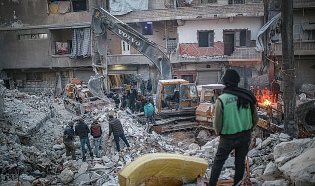 Deprem bölgesinde "mücbir sebep hali" uzatıldı