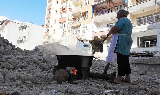 Enkaz, depremzede kadının üretim alanı oldu