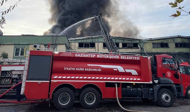 Geri dönüşüm fabrikasında yangın