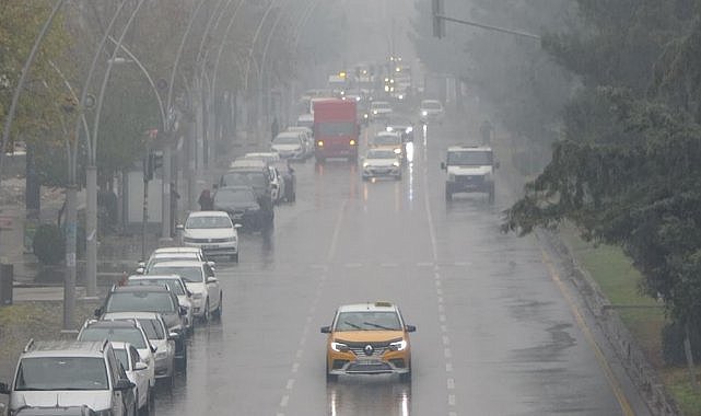 Diyarbakır’da sağanak trafikte aksamalar oluşturdu