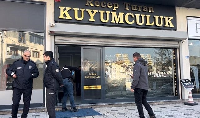 Saniyeler içerisinde kuyumcuyu soydu