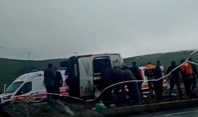 Minibüs devrildi: 1 ölü 13 yaralı!