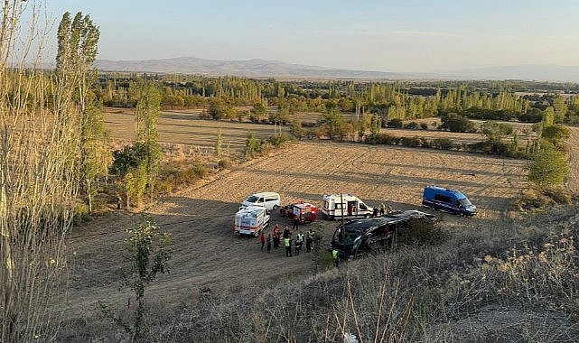 Yolcu otobüsü devrildi: Çok sayıda yaralı