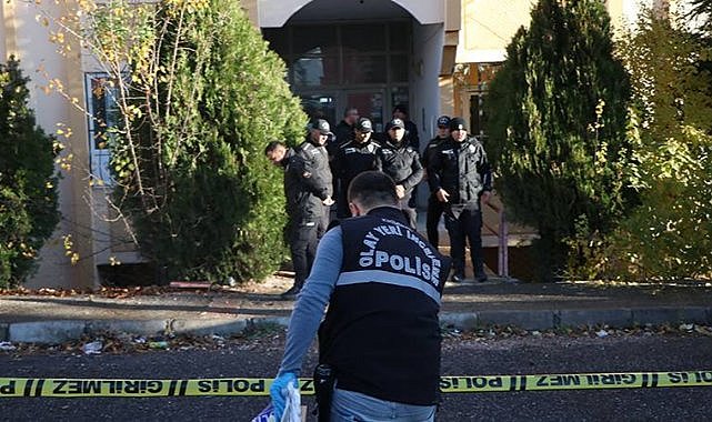 İki sevgili apartman dairesinde ölü bulundu